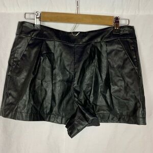 Tart black leather shorts